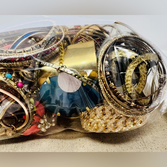 Vintage & Modern Gold Tone Mixed Metals Wearable  Bracelet Jewelry Lot 2lbs - Picture 10 of 13